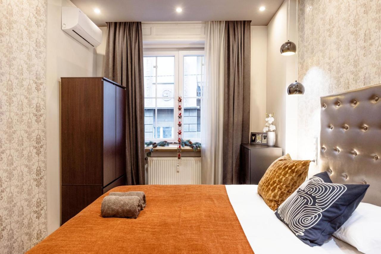 Chill On The Screened Balcony-budapest Historic Landmarks Apartament *