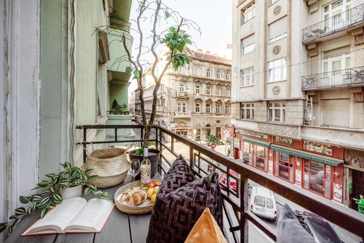 Chill On The Screened Balcony-budapest Historic Landmarks Apartament Budapesta